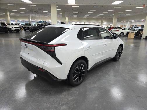 Pearl 2026 Toyota bZ XLE