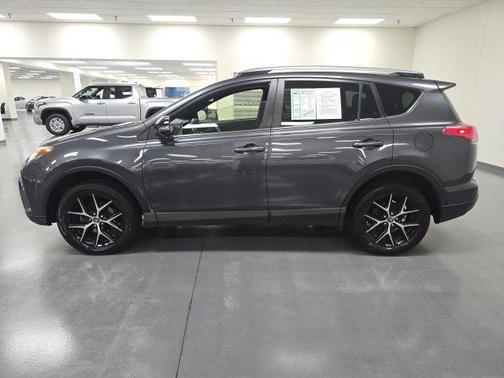 2017 Toyota RAV4 SE