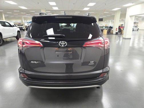 2017 Toyota RAV4 SE