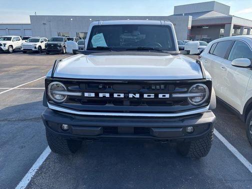 Oxford White 2023 Ford Bronco Outer Banks