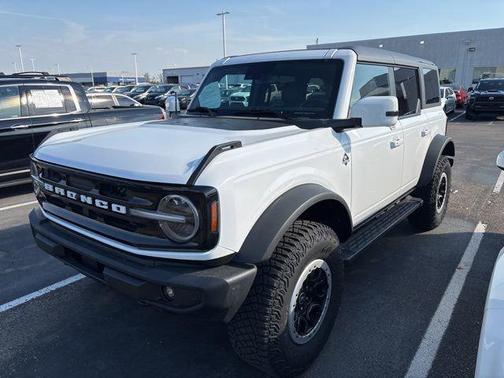 Oxford White 2023 Ford Bronco Outer Banks