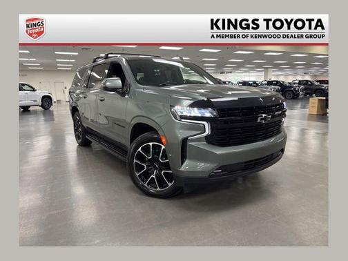 Silver Sage Metallic 2023 Chevrolet Suburban RST