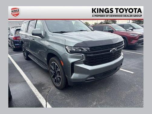 Silver Sage Metallic 2023 Chevrolet Suburban RST