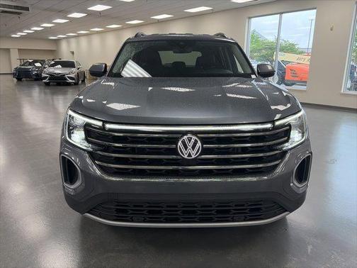 Platinum Gray Metallic 2024 Volkswagen Atlas 2.0T SE w/Technology 4MOTION