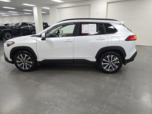 2023 Toyota Corolla Cross XLE