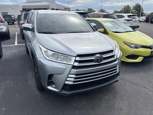Celestial Silver Metallic 2018 Toyota Highlander LE I4