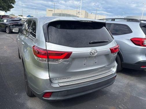 Celestial Silver Metallic 2018 Toyota Highlander LE I4