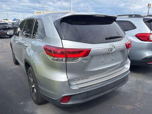 Celestial Silver Metallic 2018 Toyota Highlander LE I4