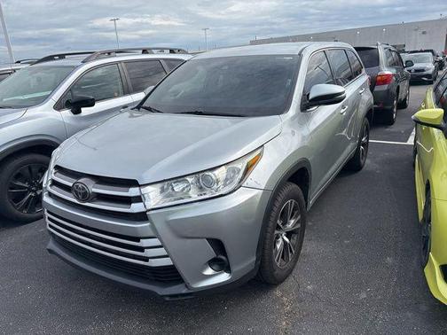 Celestial Silver Metallic 2018 Toyota Highlander LE I4