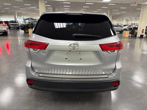 Celestial Silver Metallic 2018 Toyota Highlander LE I4