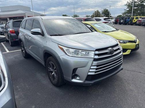 Celestial Silver Metallic 2018 Toyota Highlander LE I4