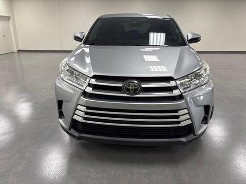 Celestial Silver Metallic 2018 Toyota Highlander LE I4