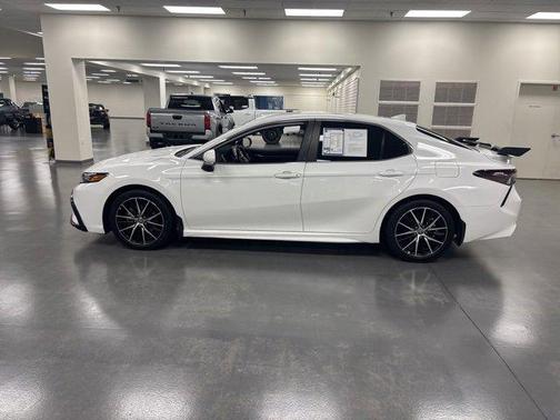 2024 Toyota Camry Hybrid SE