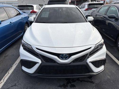 2024 Toyota Camry Hybrid SE