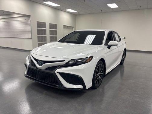 2024 Toyota Camry Hybrid SE