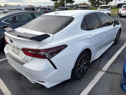 2024 Toyota Camry Hybrid SE