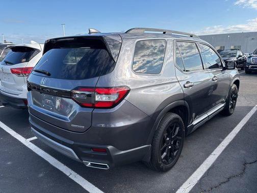 Sonic Gray Pearl 2025 Honda Pilot Touring 8-Passenger