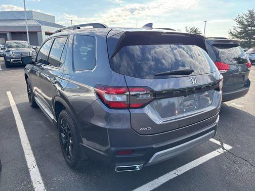 Sonic Gray Pearl 2025 Honda Pilot Touring 8-Passenger