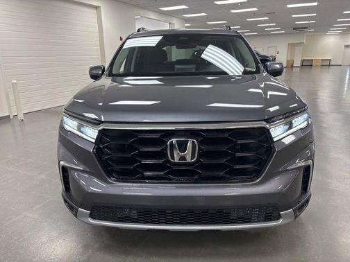 Sonic Gray Pearl 2025 Honda Pilot Touring 8-Passenger