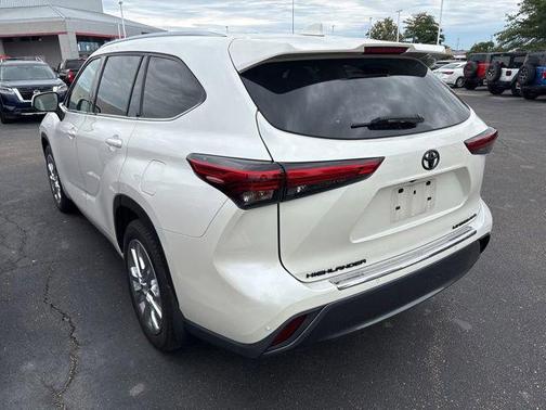 Blizzard Pearl 2021 Toyota Highlander Limited