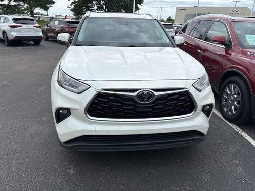 Blizzard Pearl 2021 Toyota Highlander Limited