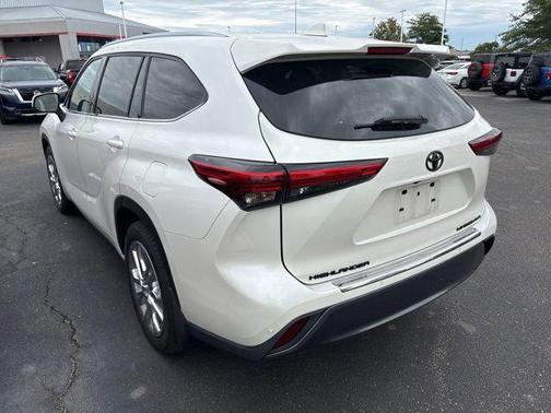 Blizzard Pearl 2021 Toyota Highlander Limited