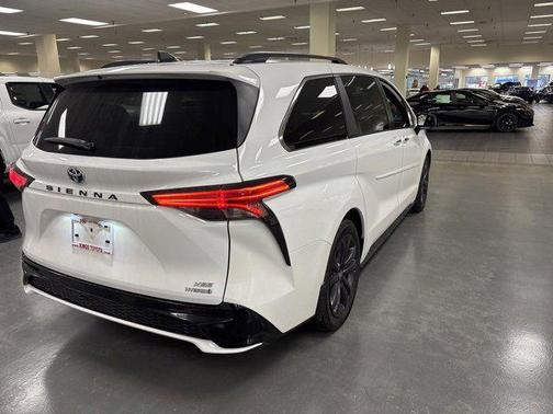 2022 Toyota Sienna XSE 7 Passenger
