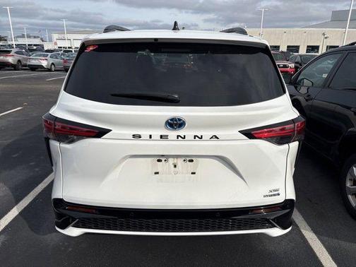 2022 Toyota Sienna XSE 7 Passenger