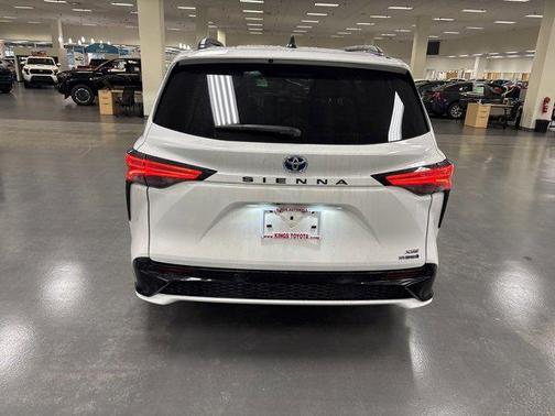 2022 Toyota Sienna XSE 7 Passenger