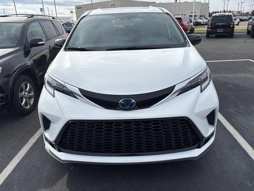 2022 Toyota Sienna XSE 7 Passenger