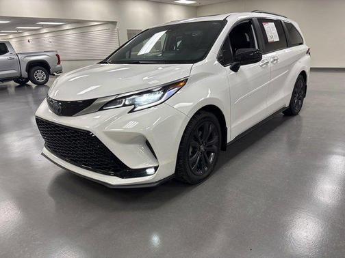 2022 Toyota Sienna XSE 7 Passenger