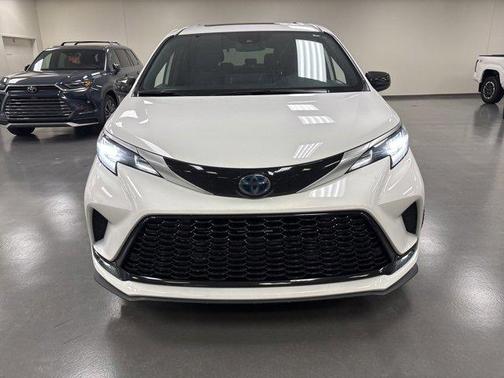 2022 Toyota Sienna XSE 7 Passenger