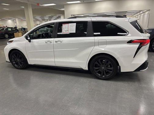 2022 Toyota Sienna XSE 7 Passenger