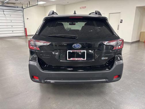 Crystal Black Silica 2024 Subaru Outback Onyx Edition