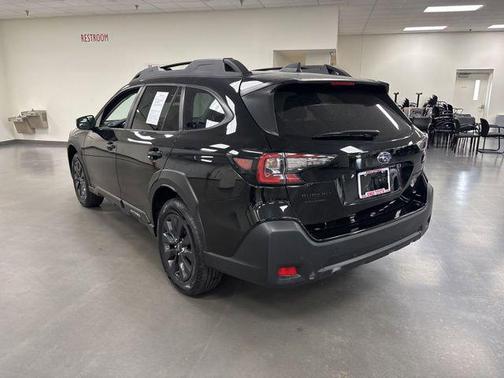 Crystal Black Silica 2024 Subaru Outback Onyx Edition