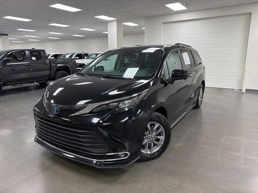 2024 Toyota Sienna XLE