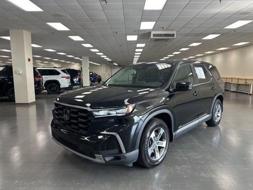 Crystal Black Pearl 2025 Honda Pilot EX-L