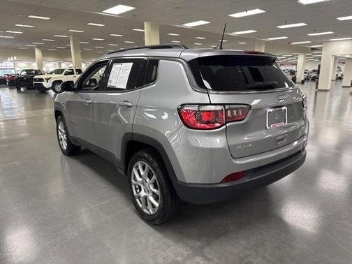 2022 Jeep Compass Latitude Lux