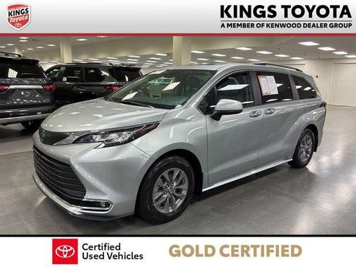 Celestial Silver Metallic 2023 Toyota Sienna XLE
