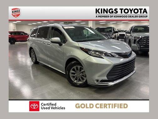 Celestial Silver Metallic 2023 Toyota Sienna XLE