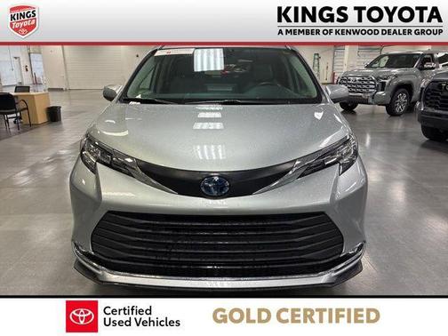 Celestial Silver Metallic 2023 Toyota Sienna XLE