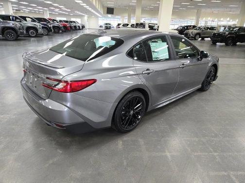 Heavy Metallic 2026 Toyota Camry SE