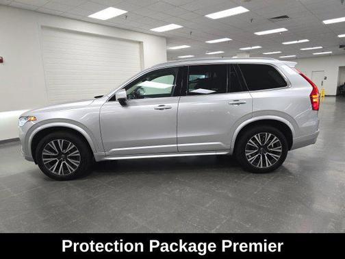 Bright Silver Metallic 2021 Volvo XC90 T5 Momentum