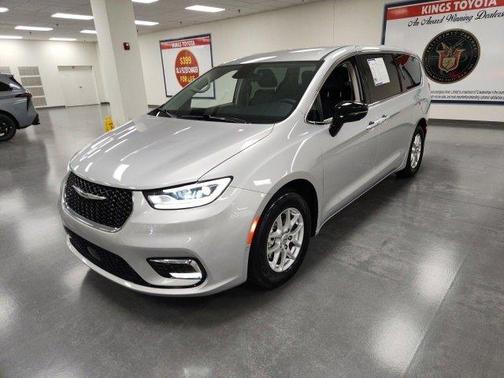 2024 Chrysler Pacifica Touring-L