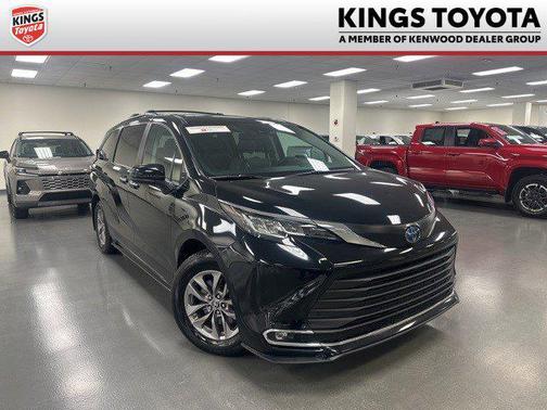 2023 Toyota Sienna XLE