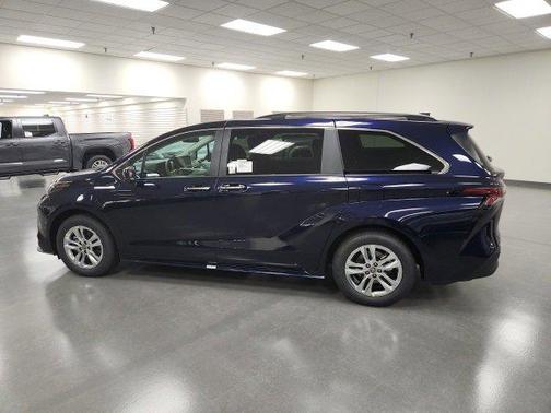 2025 Toyota Sienna XLE 7 Passenger