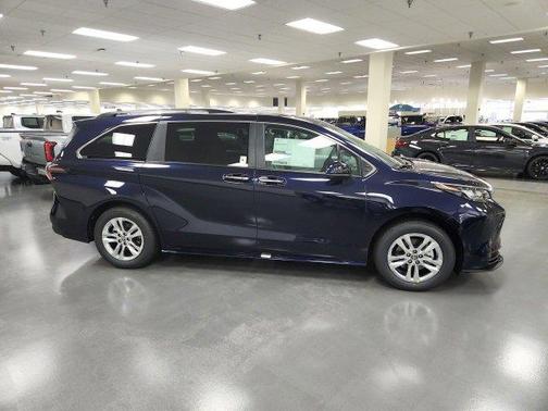 2025 Toyota Sienna XLE 7 Passenger