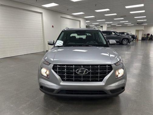 Shimmering Silver 2024 Hyundai VENUE SEL