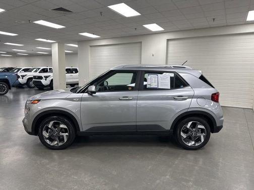 Shimmering Silver 2024 Hyundai VENUE SEL