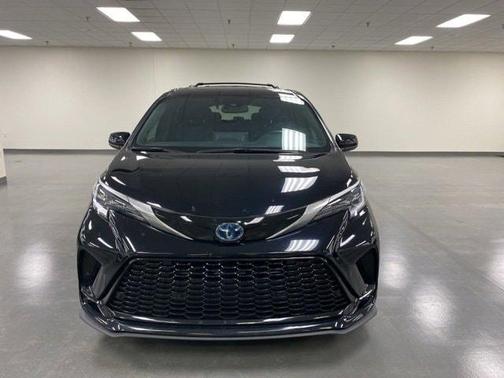 2022 Toyota Sienna XSE 7 Passenger
